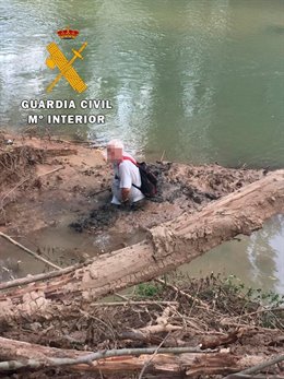 Jaén.- Sucesos.- La Guardia Civil rescata en Mogón a un pescador atrapado en el 