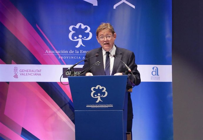 Ximo Puig en la entrega de los premios AEFA 2019.