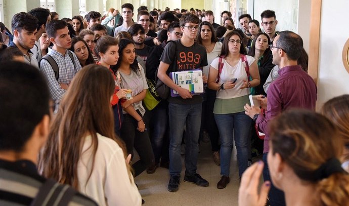 Casi 245.000 alumnos de grado, máster y doctorado estudian este curso en las diez universidades públicas