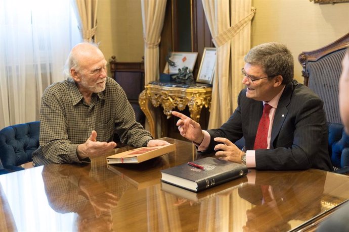 Juan Mari Aburto y Barry Barish