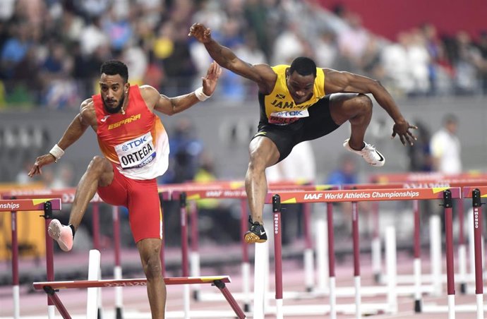 Orlando Ortega y Omar Mcleod, en la final mundialista de los 110 metros vallas.