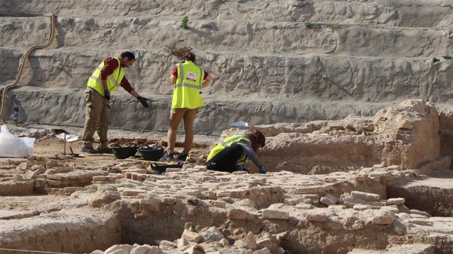 Investigadores trabajan en el yacimiento de San Esteban