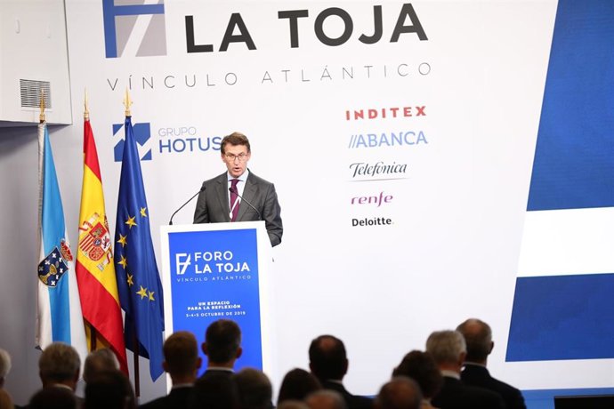 El presidente de la Xunta de Galicia, Alberto Núñez Feijóo, inaugura el I Foro La Toja-Vínculo Atlántico en O Grove (Pontevedra),
