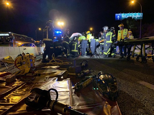 Accidente en el km 9 del carril bus-VAO de la A-6, sentido salida