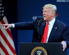 Trump afirma que té el "deure" de demanar ajuda a altres països per lluitar contra la "corrupció" (Paul Hennessy)