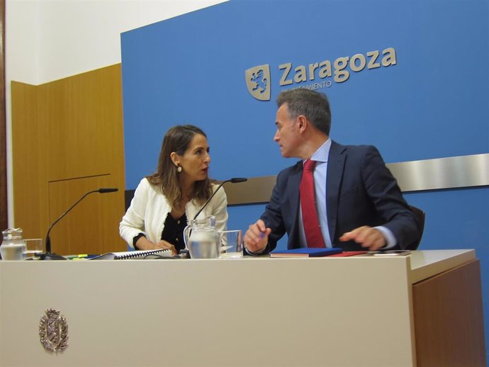María Navarro y Víctor Serrano, en rueda de prensa.