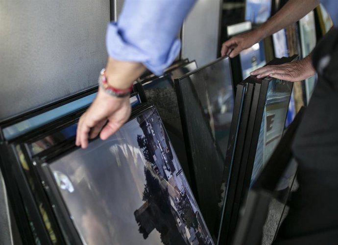 II Mercadillo Solidario de Endesa junto a la Fundación Alalá . En la sede de Endesa. Avd. de La Borbolla. (Foto de archivo).