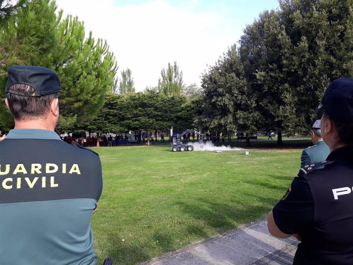 La Policía Nacional y la Guardia Civil celebran una jornada de puertas abiertas en la Ciudadela de Pamplona.