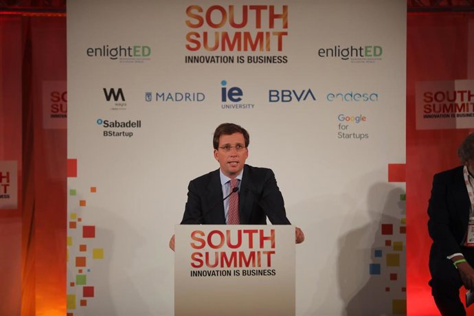 El alcalde de Madrid, José Luis Martínez Almeida, participa en el acto de clausura de 'South Summit'.