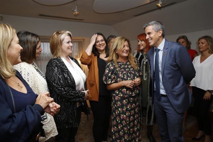 Desayuno ADMEC con Zuloaga y Consuelo Gutiérrez