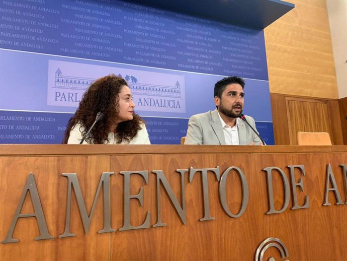 La portavoz parlamentaria Adelante Andalucía, Inma Nieto, y el diputado por Adelante Andalucía, Ismael Sánchez.