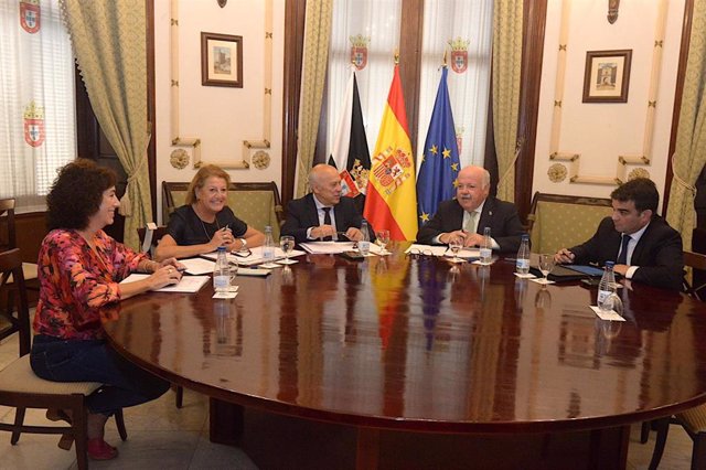 Reunión del consejero de Salud andaluz con el consejero de Sanidad de Ceuta