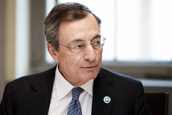 BCE.- Seis exbanqueros centrales se suman a las críticas al BCE por el último pa