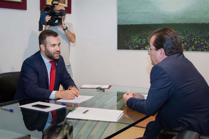 Reunión Salaya con Vara