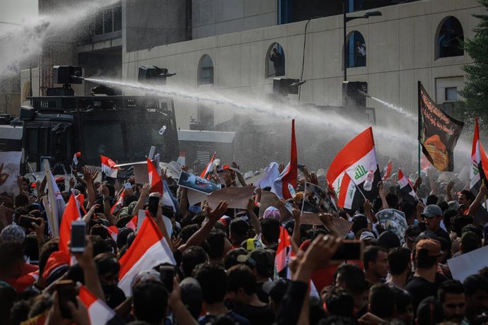 Protestas en Bagdad reprimidas con cañones de agua