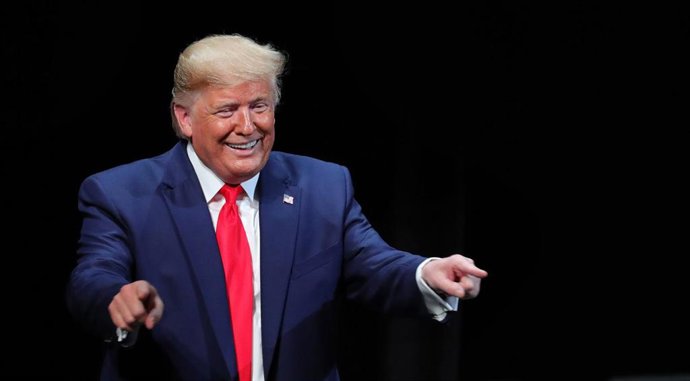 El presidente de Estados Unidos, Donald Trump, se dirige a sus simpatizantes en el Sharon L. Morris Performing Arts Center