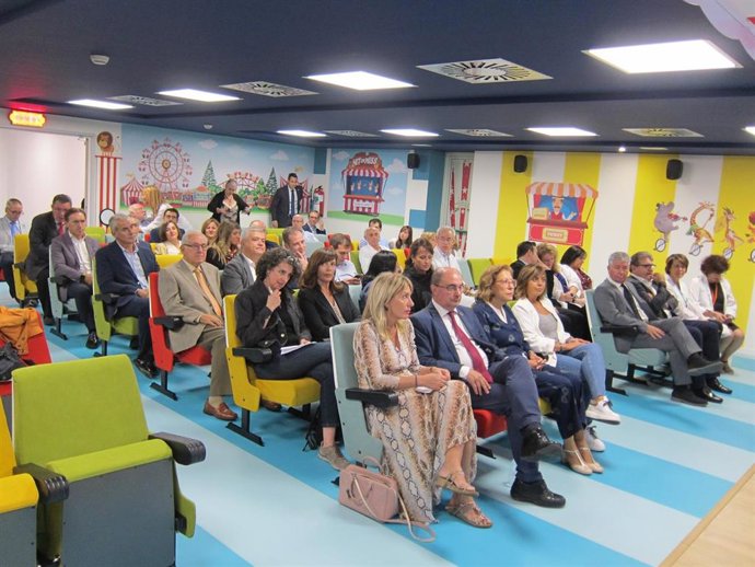El Hospital Infantil de Zaragoza estrena un cine para los niños hospitalizados.