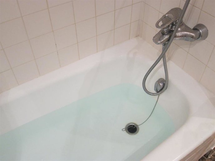 Baño, ahorro de agua, bañera