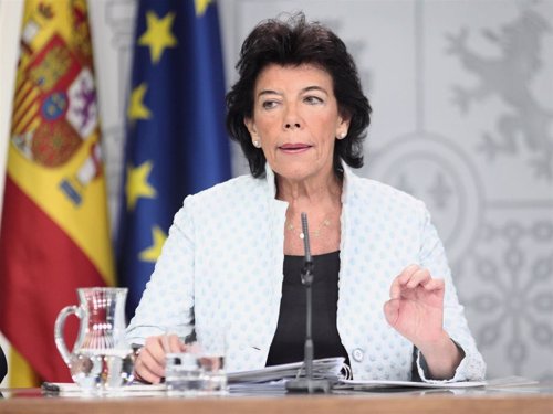 La ministra Portavoz, y de Educación y Formación Profesional en funciones, Isabel Celaá, comparece ante los medios de comunicación tras la reunión del Consejo de Ministros en Moncloa, en Madrid (España), a 4 de octubre de 2019.