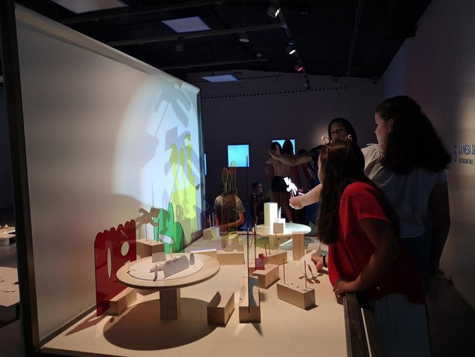 Presentación del taller 'Laterna Mágica¡' en el espacio joven del Centre Pompidou