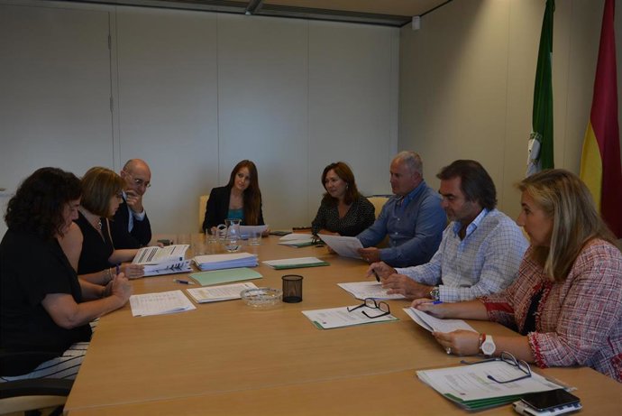 Junta destina más de 850.000 euros a mejorar la competitividad de empresas de la provincia