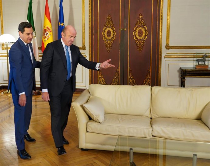 El presidente de la Junta, Juanma Moreno, reunido con el vicepresidente del Banco Central Europeo (BCE), Luis de Guindos