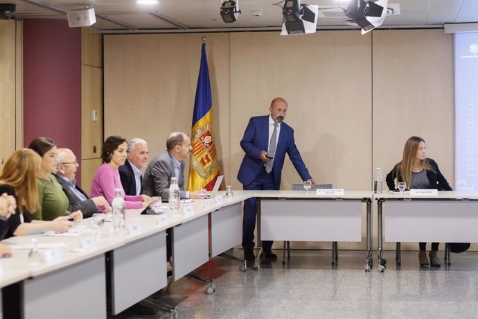 El ministre de Salut, Joan Martínez Benazet, en arribar a la reunió de la Comissió de seguiment del programa de donació de cordó umbilical