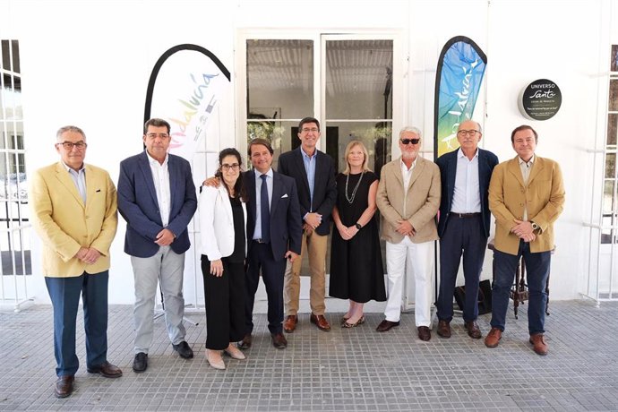 Juan Marín con premiados por Turismo andaluz en 2019