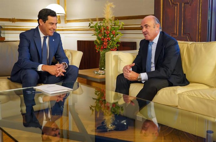El presidente de la Junta, Juanma Moreno, reunido con el vicepresidente del Banco Central Europeo (BCE), Luis de Guindos