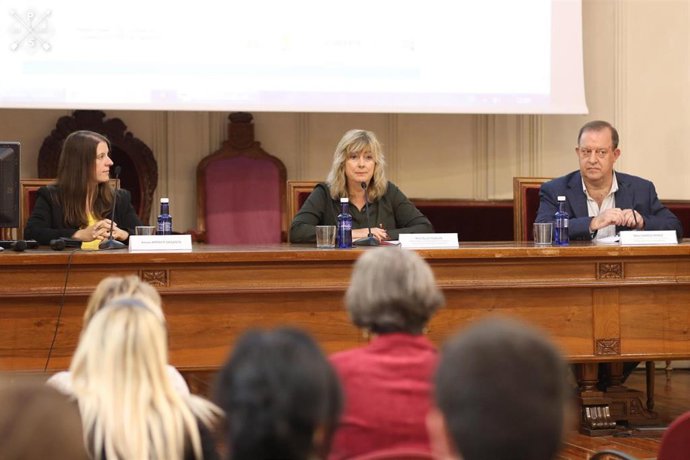 La consejera de Relaciones Ciudadanas, Ana Ollo,  interviene en la apertura del curso de enseñanza de euskera a personas adultas 2019/20