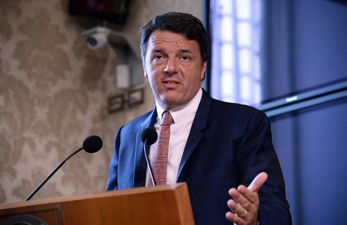 EEUU/Italia.- Renzi denunciará a un exasesor de Trump por acusarle de conspirar 