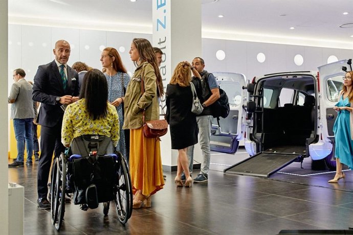 Renault presenta su gama de vehículos adaptados para el transporte de personas con movilidad reducida