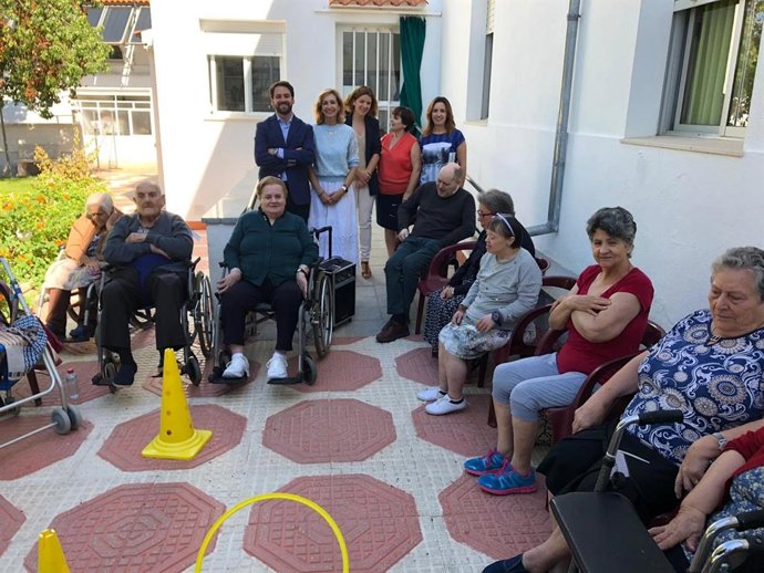 Troncoso (de blanco), en su visita a Alcaracejos