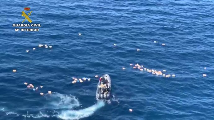 Operación en la que han chocado una embarcacion de la guardia civil y una narcolancha