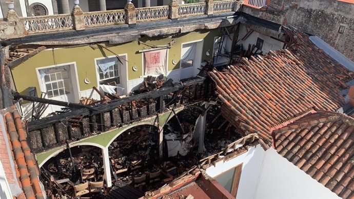 Estado del Ateneo de La Laguna tras derrumbarse el techo por el incendio