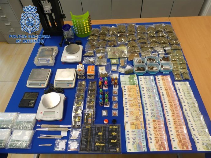 Material incautado por la Policía Nacional en Ibiza.