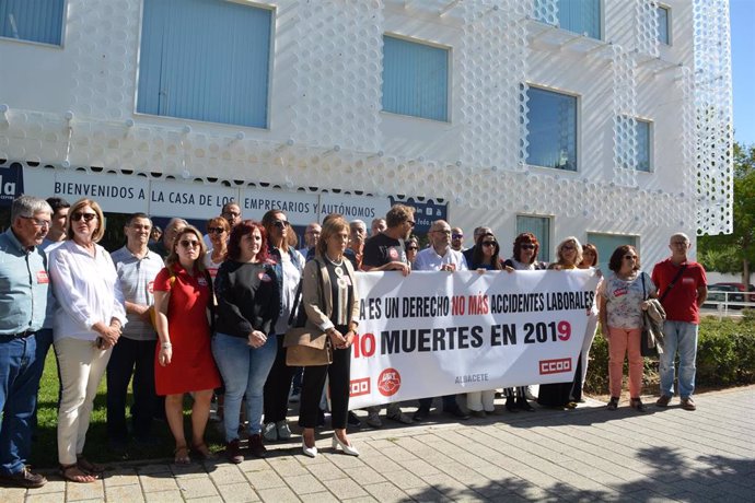 Concentración contra la siniestralidad laboral organizada por CCOO y UGT en Albacete