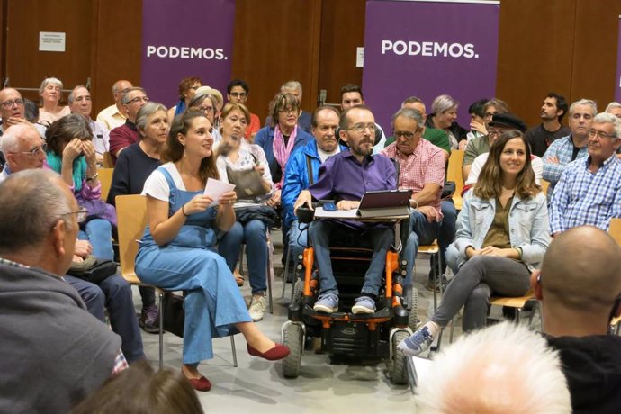 Pablo Echenique, Ione Belarra y Noelia Vera, en un acto de Podemos en Zaragoza.