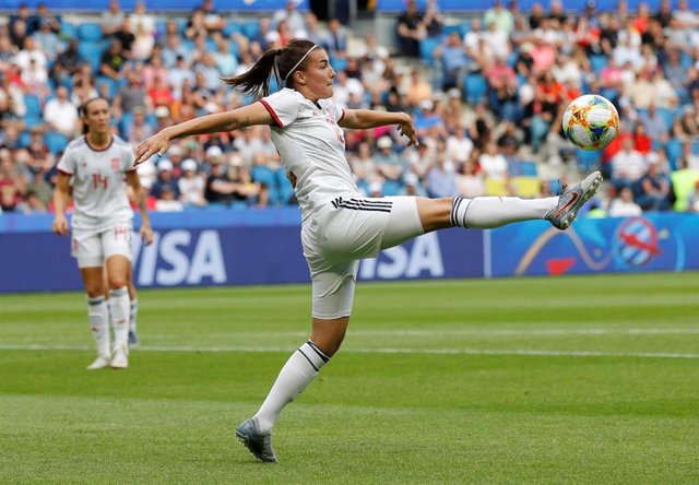 Patri Guijarro, en un partido con la selección española.