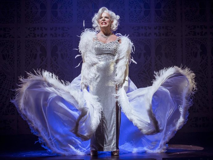 Ángel Llácer interpretando su personaje en 'La Jaula de las Locas'