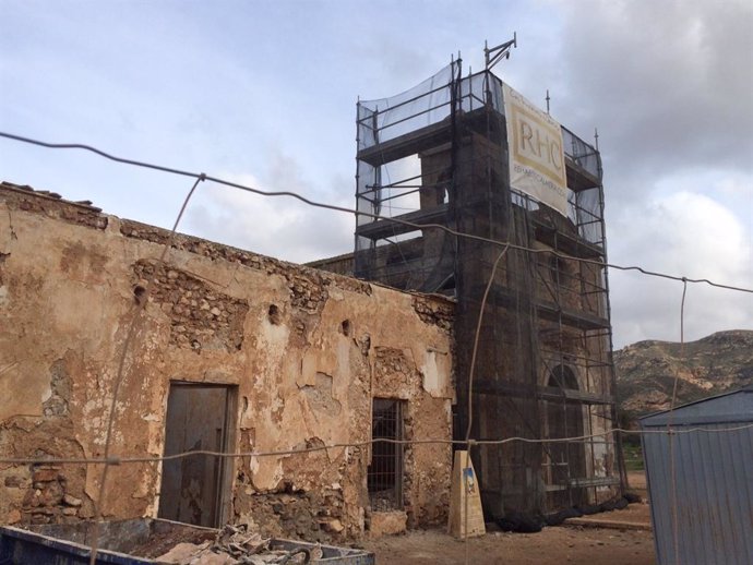El cortijo del Fraile ubicado en Níjar (Almería) durante sus primeras obras de consolidación 