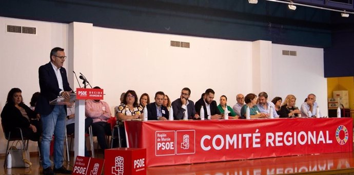El secretario general del PSRM-PSOE y portavoz del Grupo Parlamentario Socialista, Diego Conesa, en el Comité Regional del partido