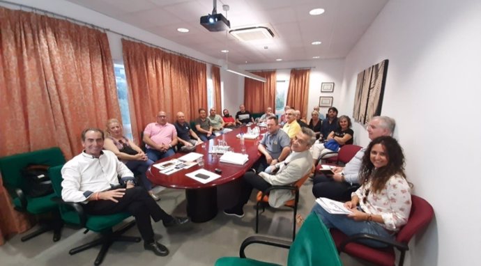 Antonio Álvarez en reunión con los comerciantes del Mercado de la Corredera