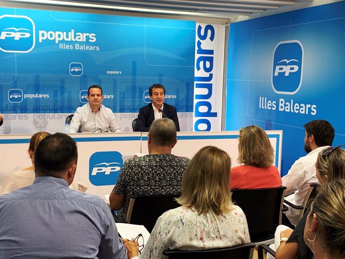 El president del PP de Balears, Biel Company, intervé en una reunió de la formació amb els coordinadors de campanya.