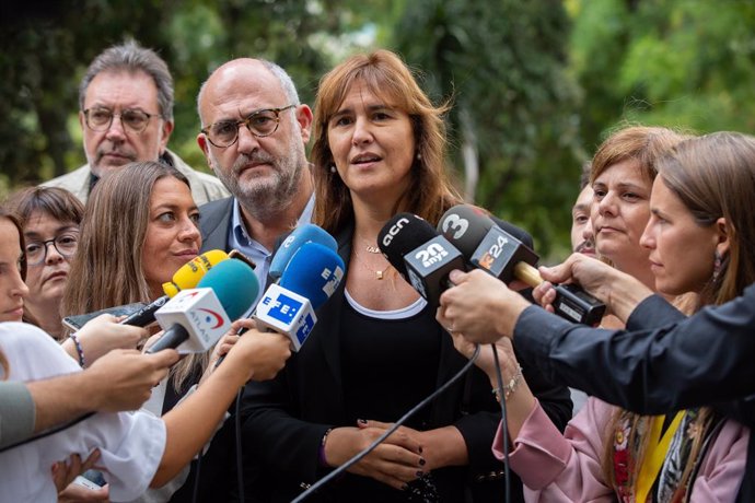 Laura Borrs atén als mitjans després del Consell Nacional del PDeCAT, al costat d'Eduard Pujol, Míriam Nogueras i Josep Lluís Cleries (JxCat)