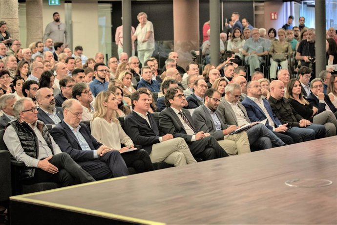 Acte de Societat Civil Catalana (SCC) 'Vam trencar el silenci': en primera fila Josep Bou, Cayetana Álvarez de Toledo (PP) Manuel Valls (Bcn Canvi) David Pérez (PSC) Fernando Sánchez Costa (SCC) Carlos Carrizosa (Cs) Alejandro Fernández, Enric Millo (PP)