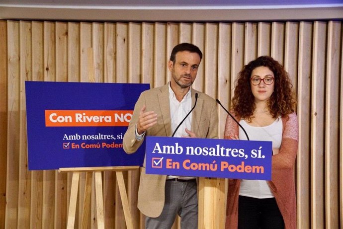 El portaveu d'ECP, Jaume Asens, i la candidata d'ECP al Congrés Aina Vidal.