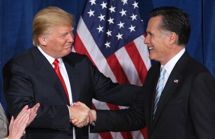 Donald Trump, actual candidato en las Primarias Republicanas, dando su apoyo a Romney en las elecciones de 2012