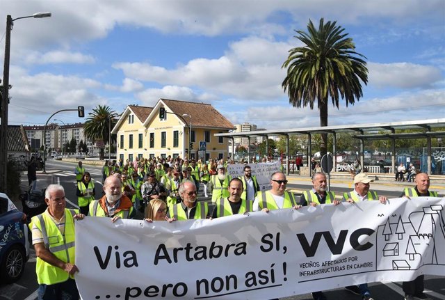Protesta en Cambre contra la Vía Ártabra
