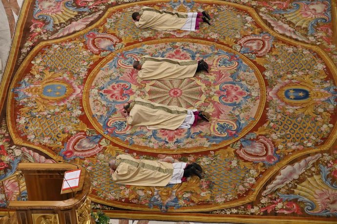October 4, 2019 - Vatican:  From top, newly ordained bishops Paolo Rudelli, Antoine Camilleri, Paolo Borgia and Michael Czerny lay on a carpet as Pope Francis celebrates their ordination mass in St. Peter's Basilica, at the Vatican (CPP/CONTACTO)